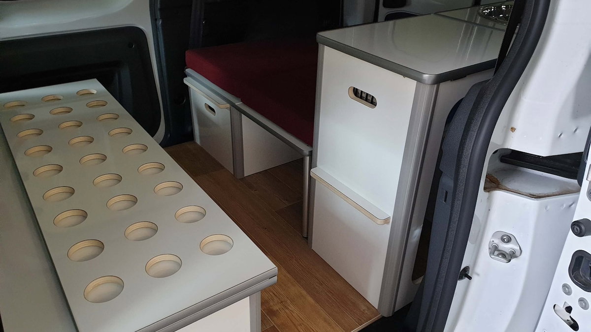 Stauraum im Mini-Camper Flexcamper Dokker