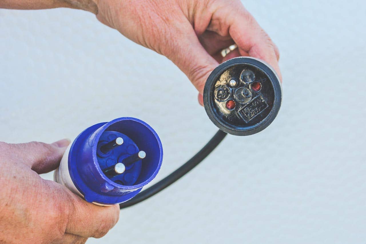 CEE-Adapter - den benötigt eigentlich jeder Camper