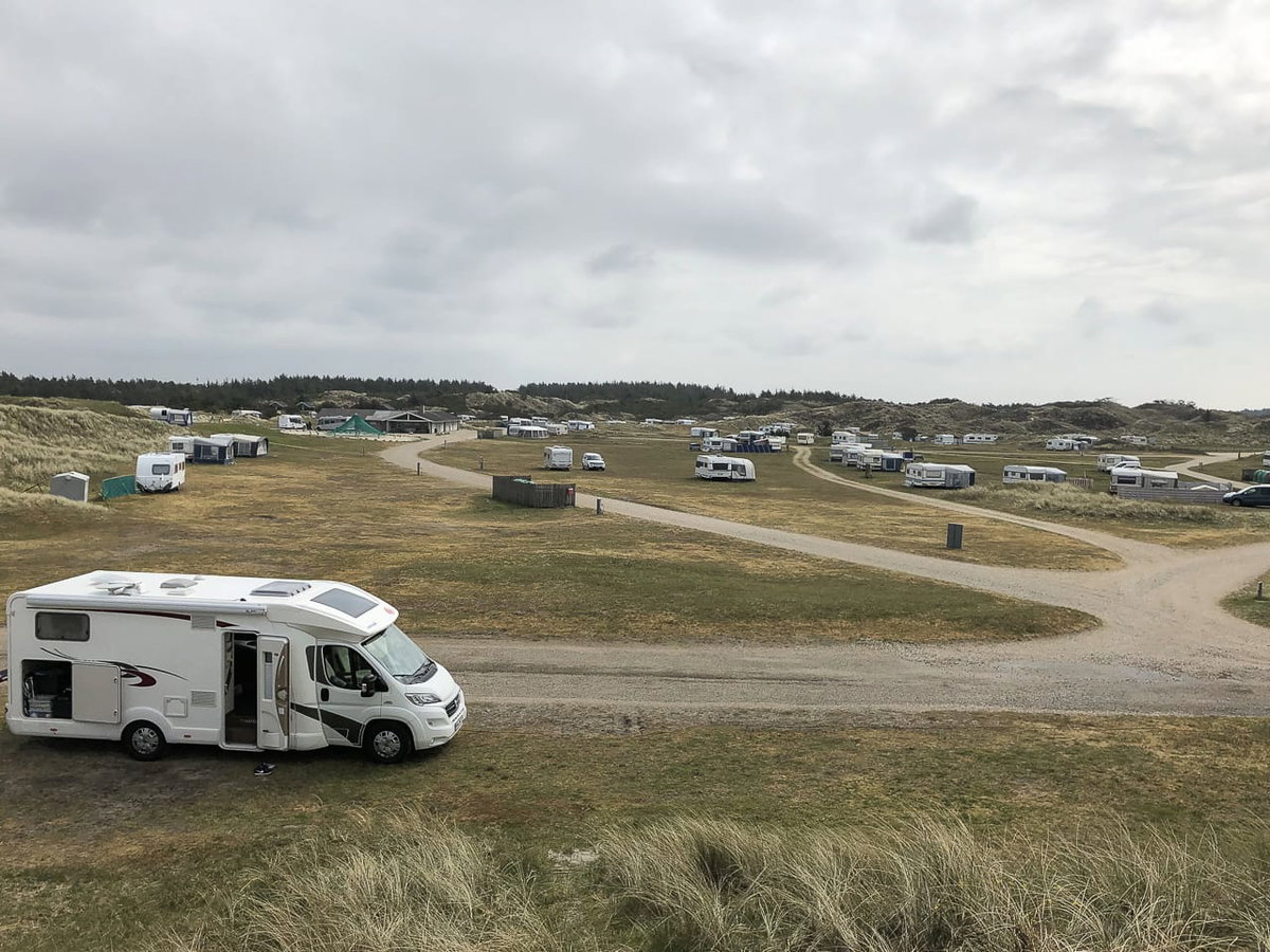 Camper auf dem Vejers Strand Camping Süddänemark