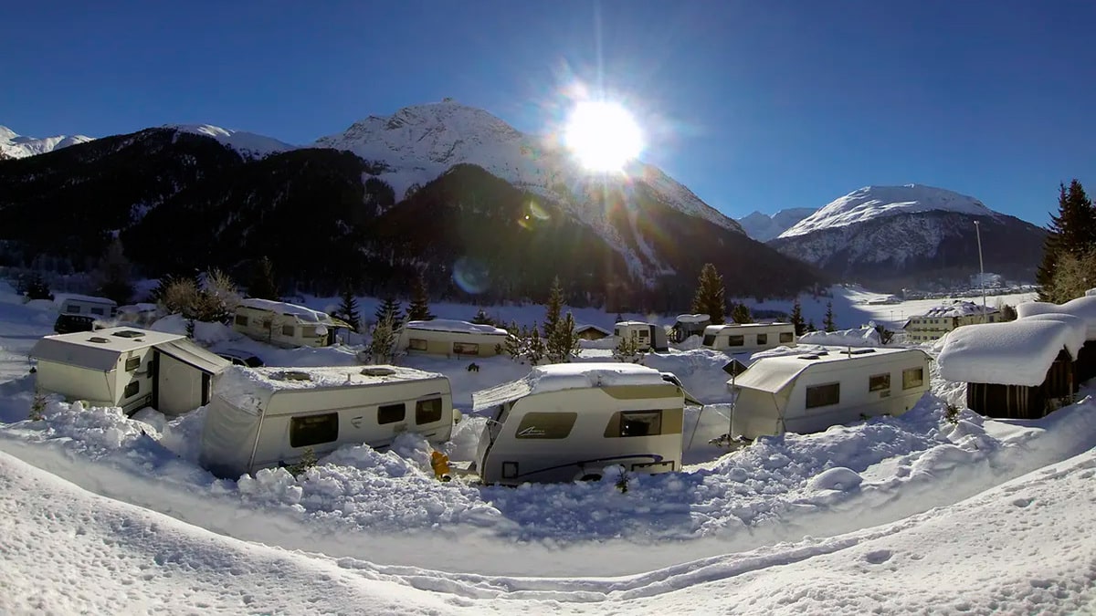Wintercamping in Europa auf Camping Madulain C PiNCAMP