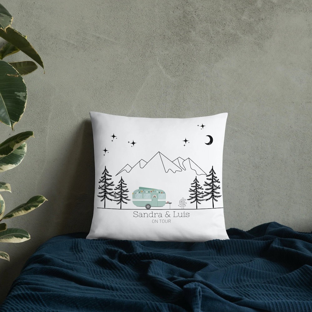 Kissen als Camper-Geschenk von Little Mathilda bei etsy