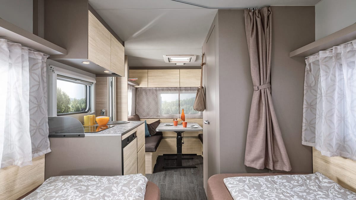 Blick ins Innere vom Wohnwagen ohne Gas CaraCito 470 EU
