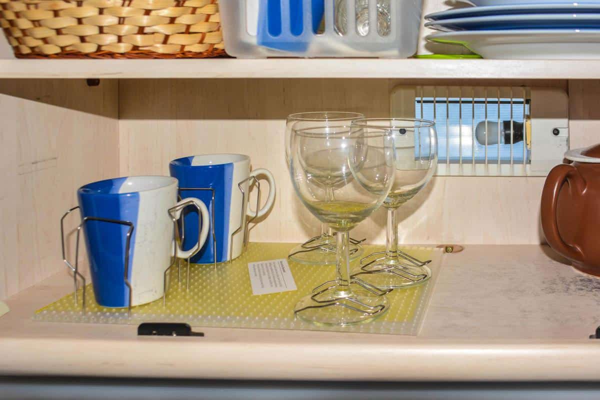 Im Camper Geschirr sichern mit K1600 Clinkfree