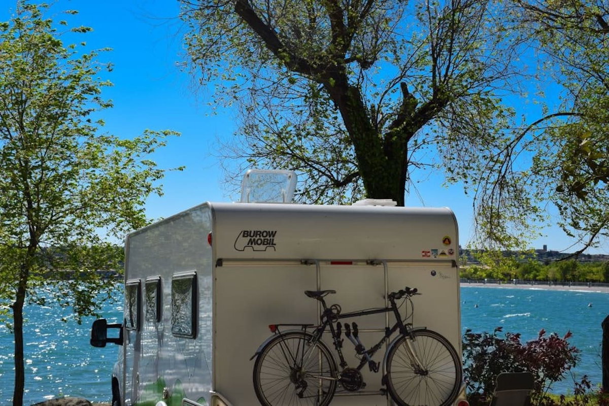 Camping Gardaseee mit Kind Stellplatz direkt am See