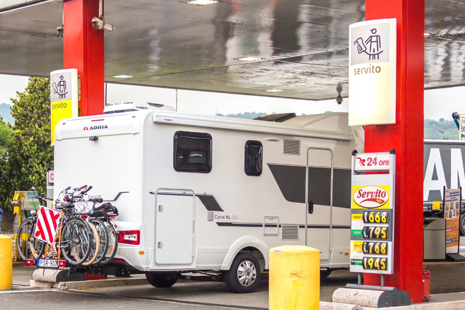 Sprit sparen & günstiger tanken: Mit diesen cleveren Tricks bleibt mehr Geld für deine Campingkasse!