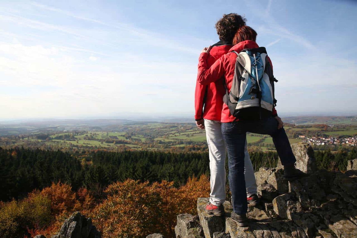 Wandern auf einer Campingtour durch Vogelsberg