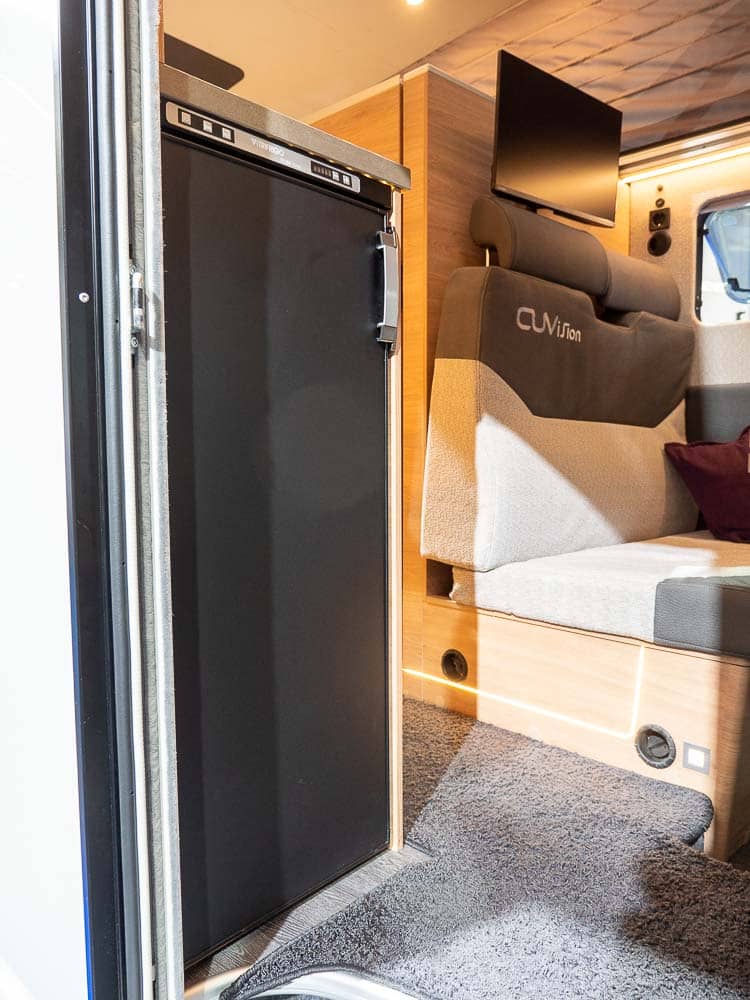 Knaus Tourer CUV Kühlschrank Sitzbank
