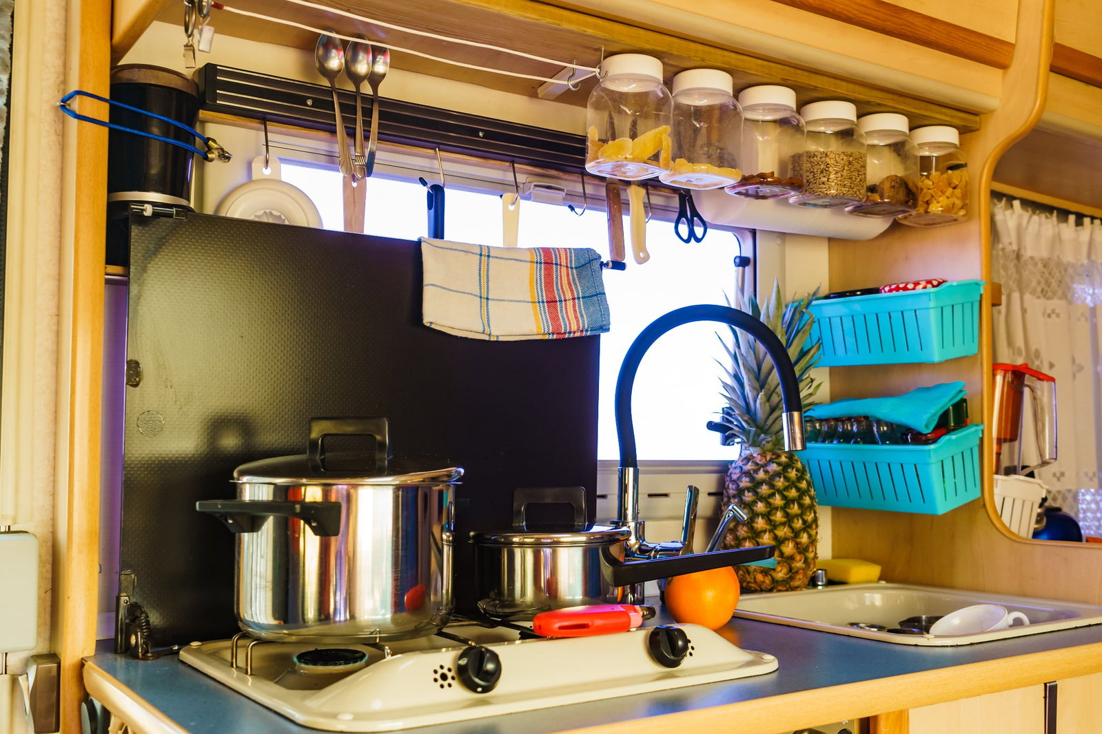 Faltbar & platzsparend: Diese 8 praktischen Produkte sind perfekt für die kleine Camping-Küche!