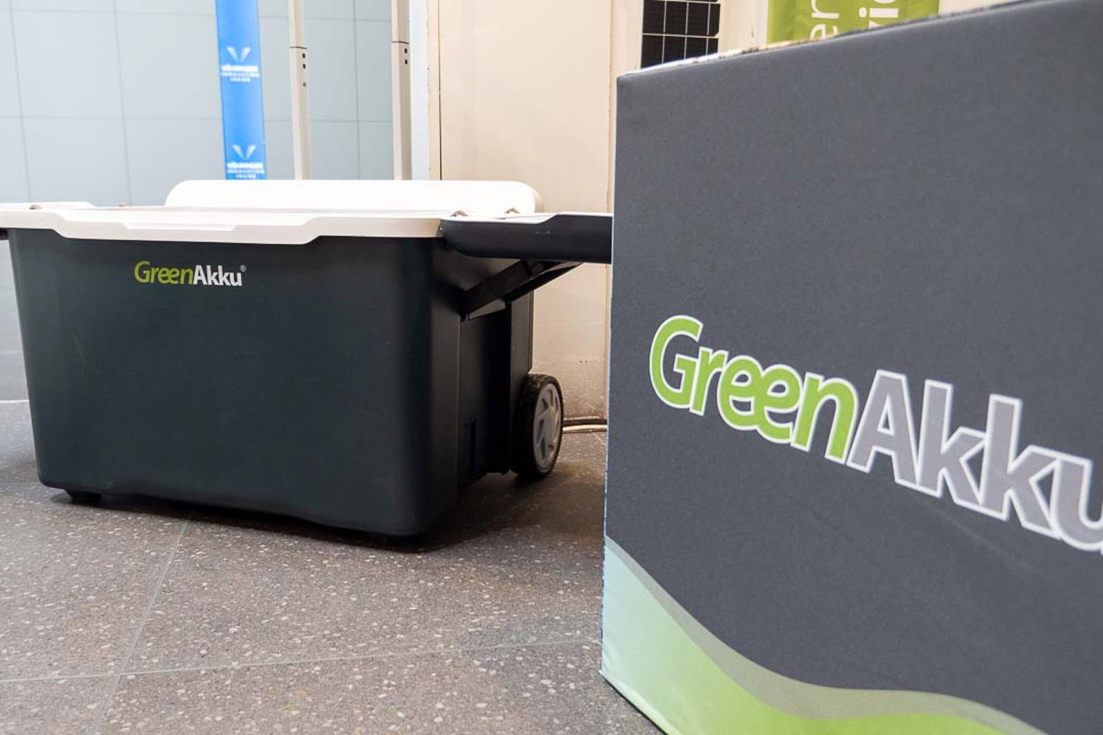 GreenAkku (2023) - autarker Multimedia-Kühlschrank für Ausflüge und Campingreisen