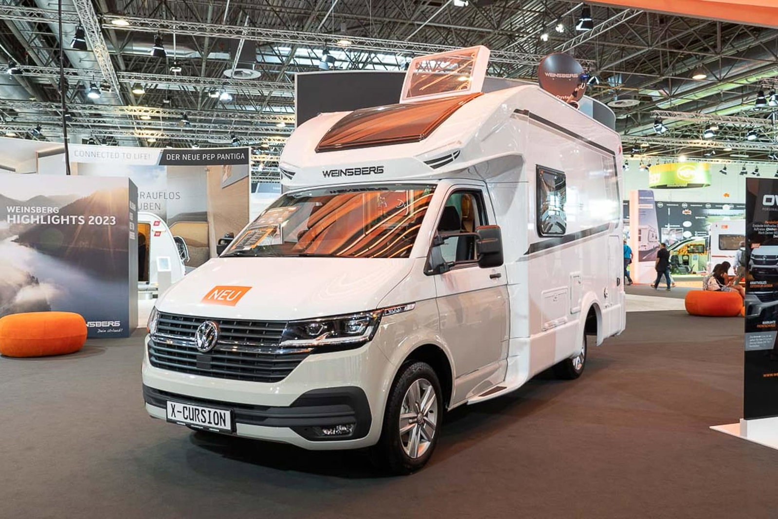 WEINSBERG X-Cursion Van (2023) – innovatives Wohnmobil auf VW T 6.1-Basis mit Schwenkbad