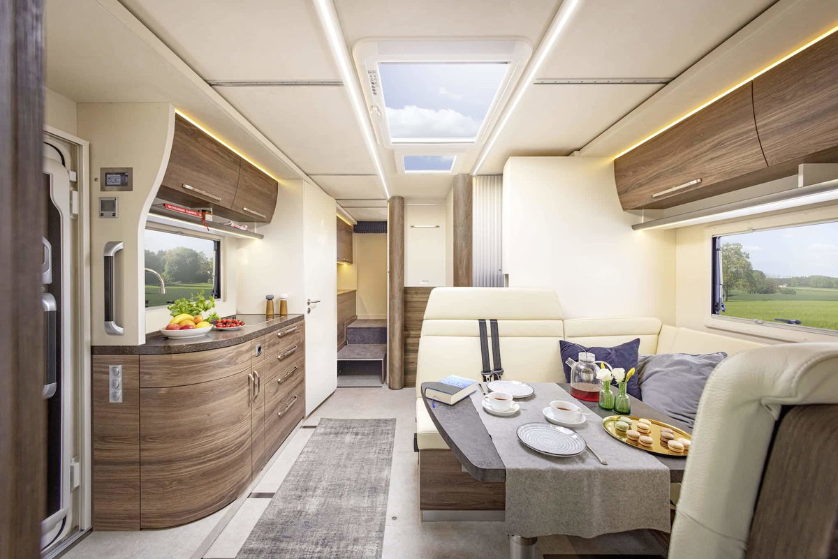PROTEC Q18 Luxus Wohnmobil Innenraum