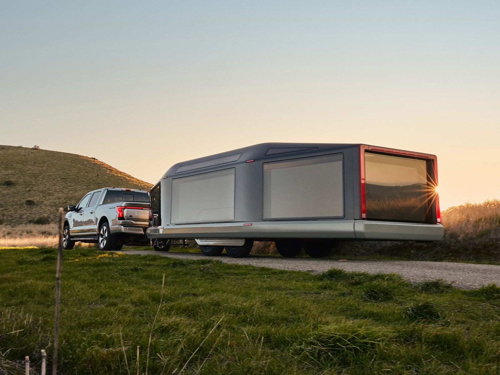 Genialer Wohnwagen von ehemaligem Tesla-Mitarbeiter