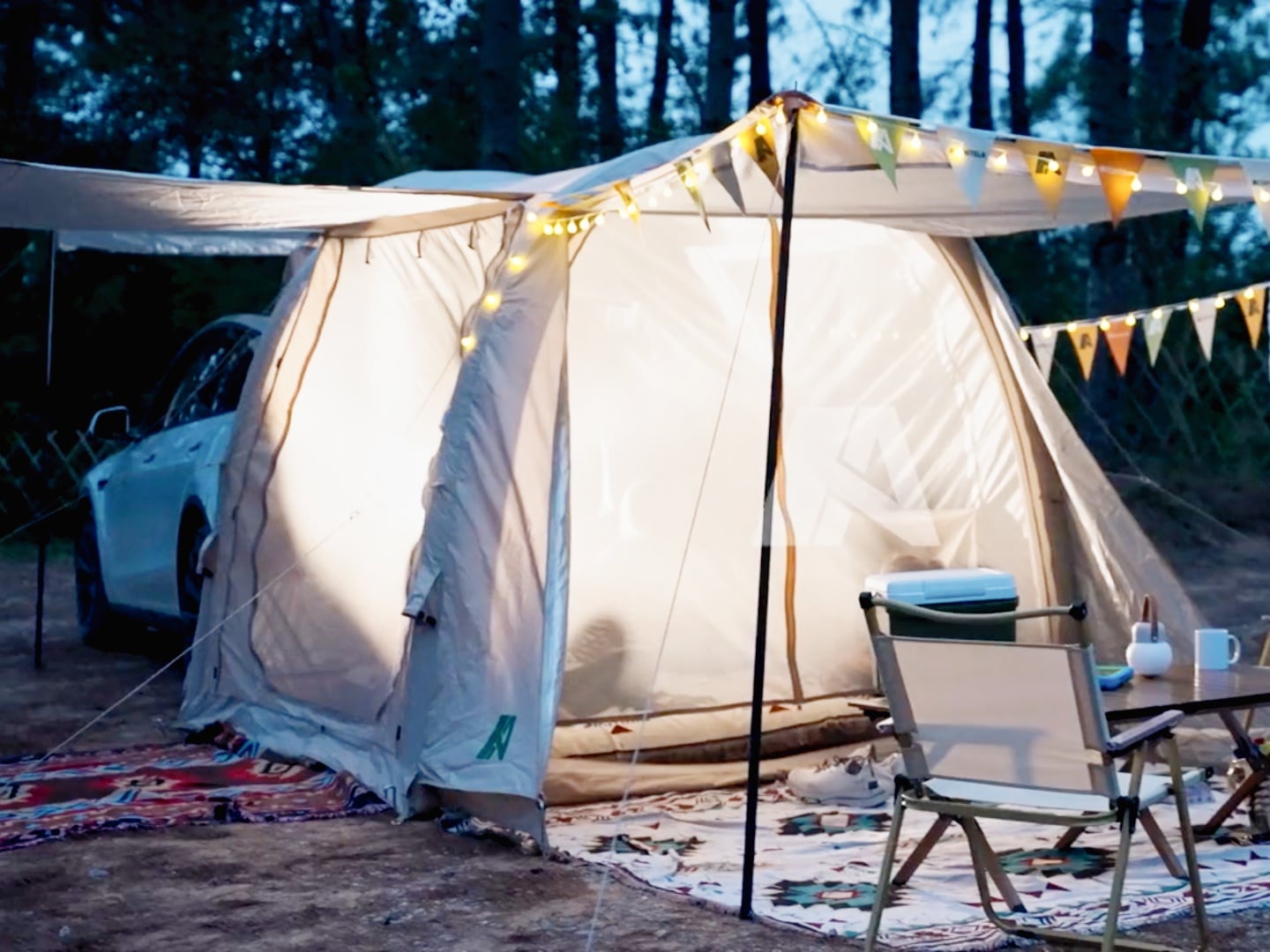 Cool: Zelt für Camping mit dem Tesla
