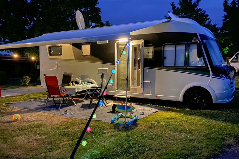 Strom in Wohnmobil und Wohnwagen: Stromverbrauch und Stromsparen