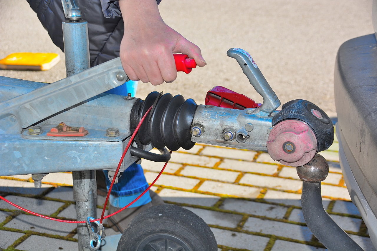 Wohnwagen ankuppeln: Mit dieser Schritt-für-Schritt-Anleitung geht es ganz einfach
