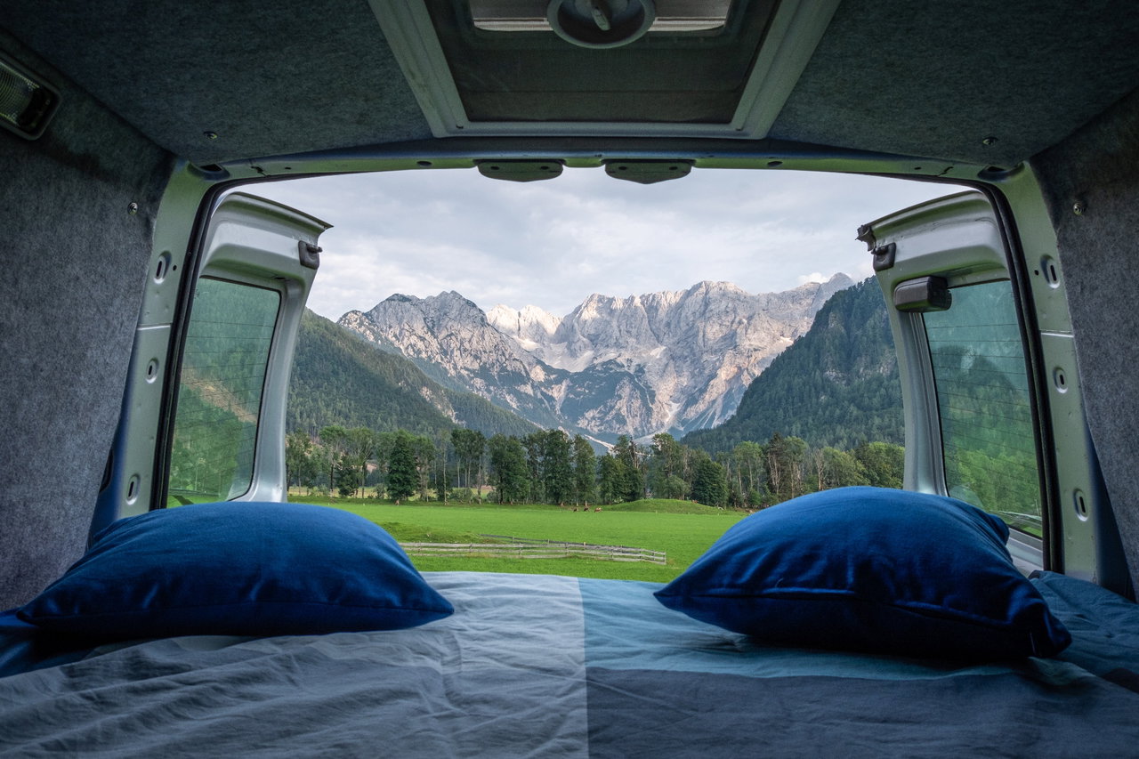 Schlafkomfort beim Camping: Expertentipps für erholsamen Schlaf