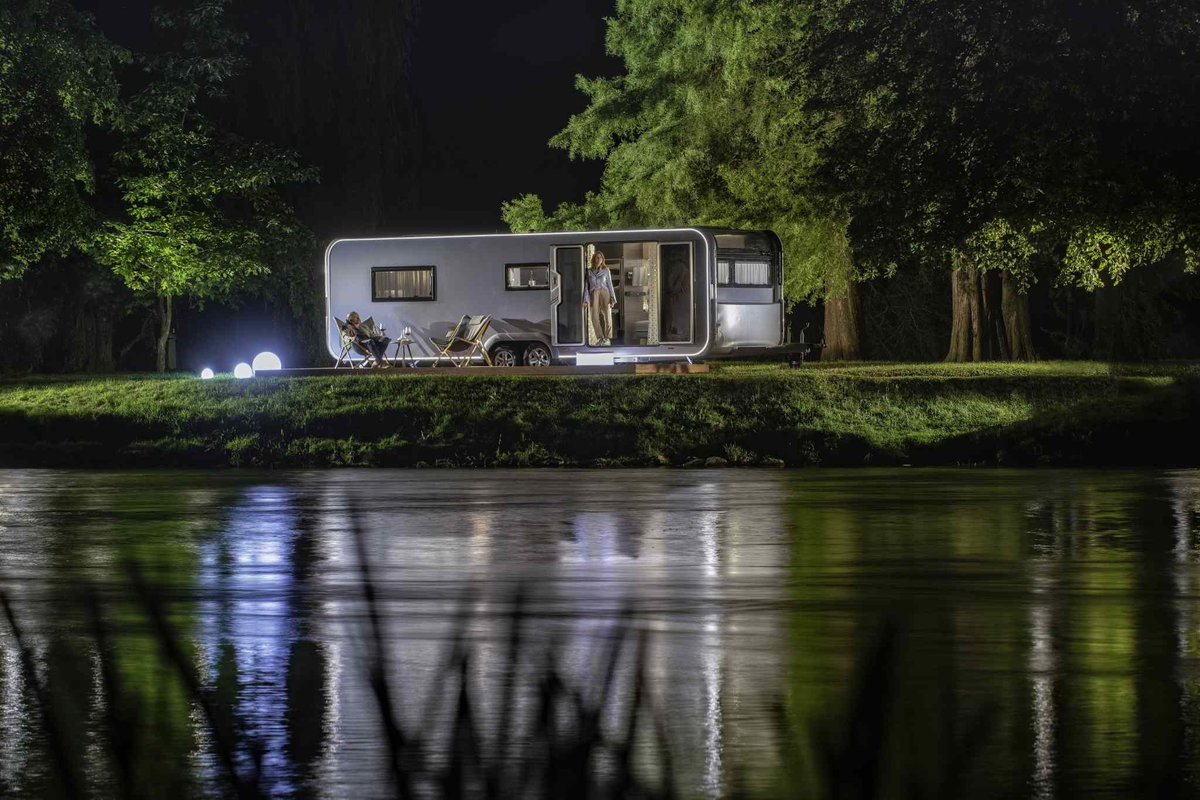 Ein Luxus-Ferienhaus auf Rädern: Elegant und luxuriös kommt der Adria Astella daher.