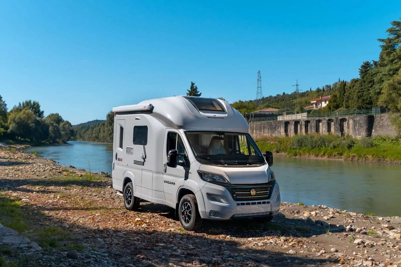 Entdecke das ultimative Reiseerlebnis: Das exquisite Mini-Wohnmobil Wingamm Oasi 540.1 - Luxus und maximaler Komfort kompakt vereint