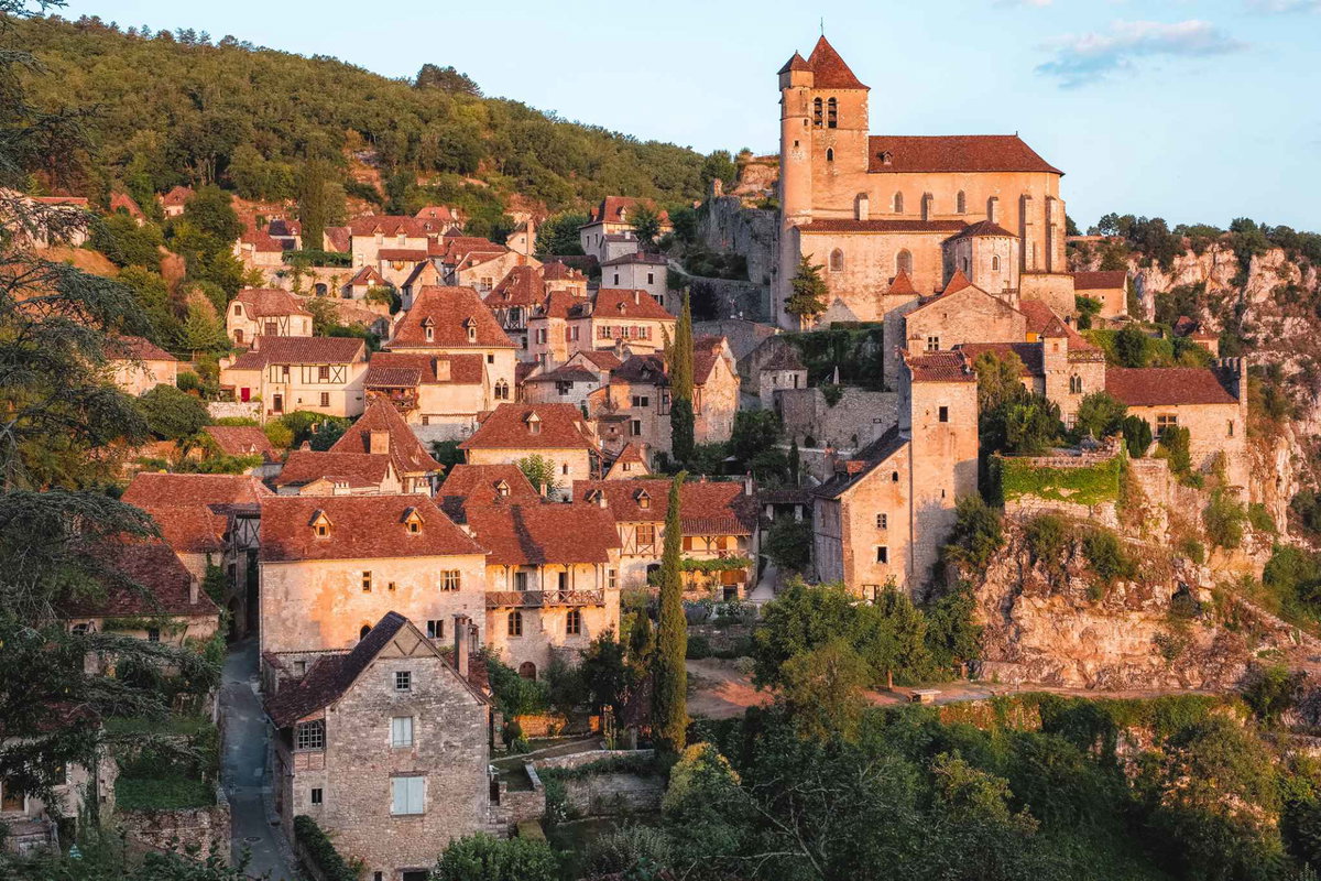 Saint-Cirq-Lapopie während der Abenddämmerung © Teddy Verneuil / Lot Tourisme
