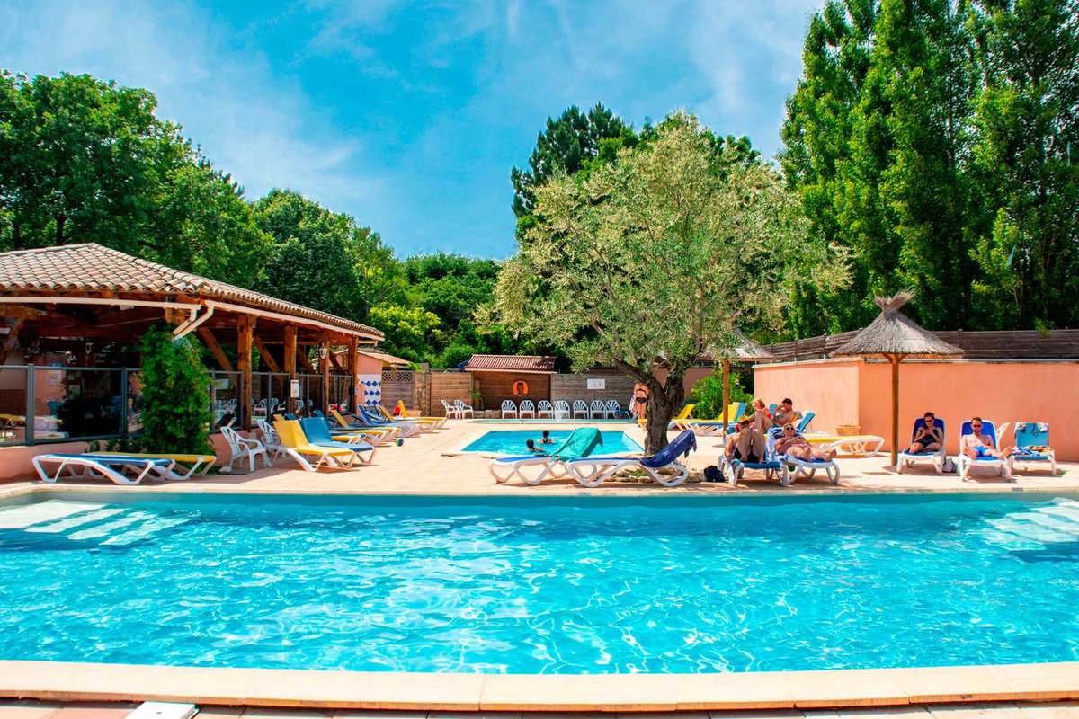 Ein schöner Campingplatz mit Pool © Camping Le Luberon