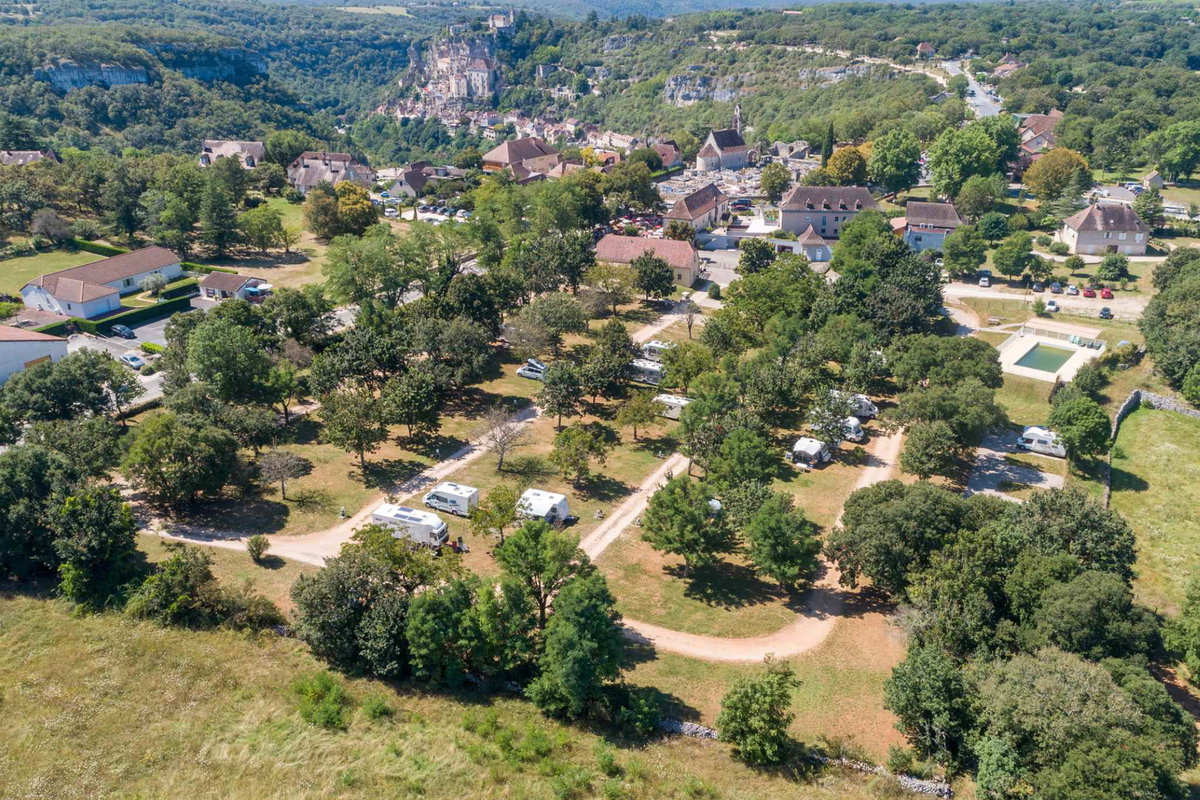 Der Campingplatz mit vielen schattigen Stellplätzen © Camping Les Cigales