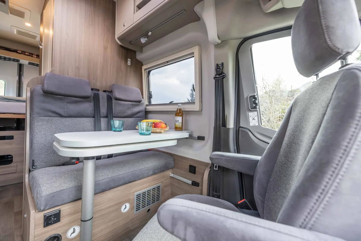Carado Camper Van CV590 4x4 Sitzgruppe