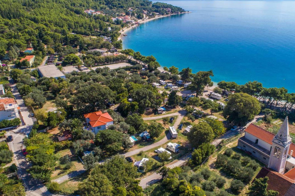 Campingplätze Dalmatien - Im Grünen und doch zentral gelegen: Camping Viter © camping.info