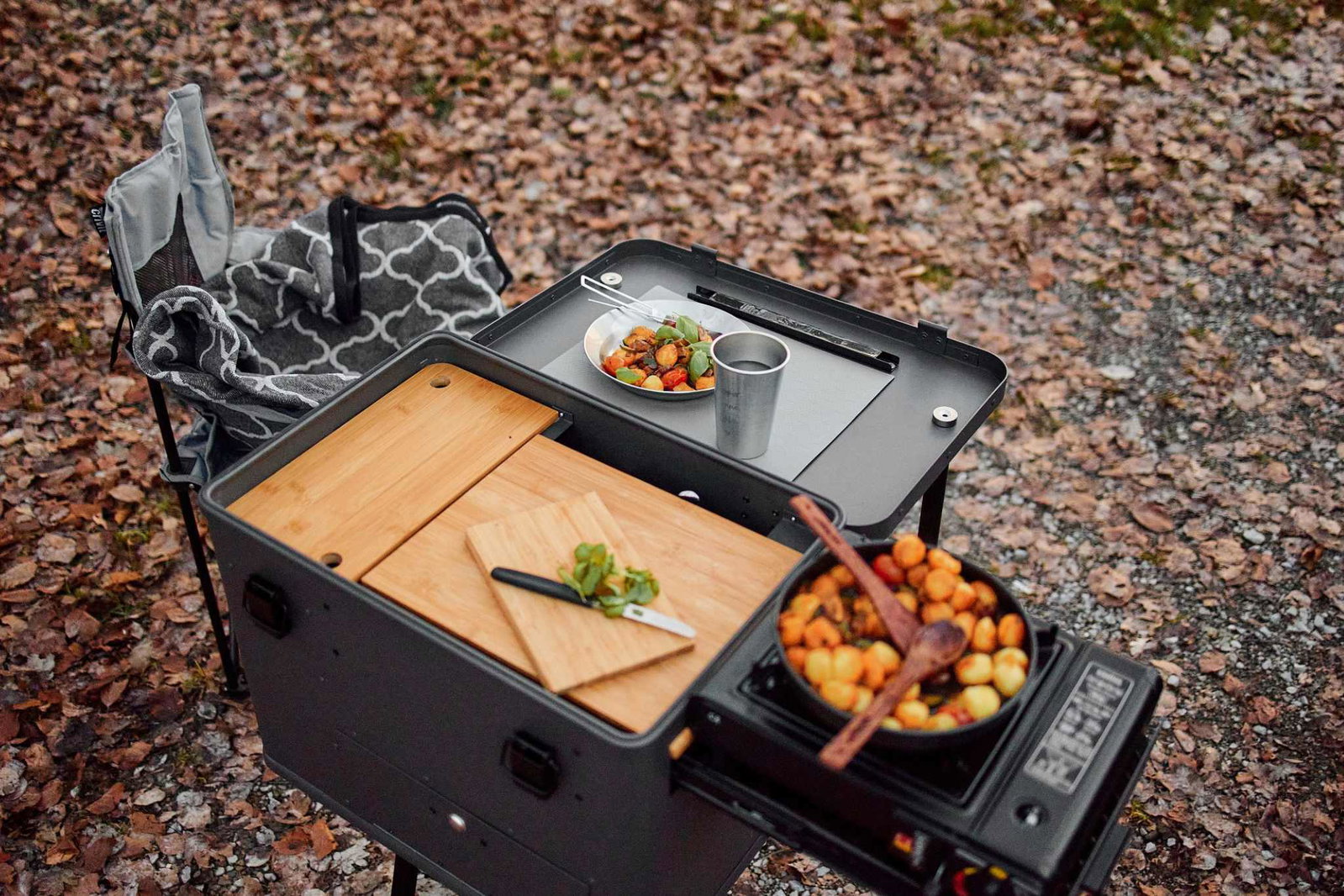 Layzee Kitchenbox: die mobile Campingküche für unterwegs