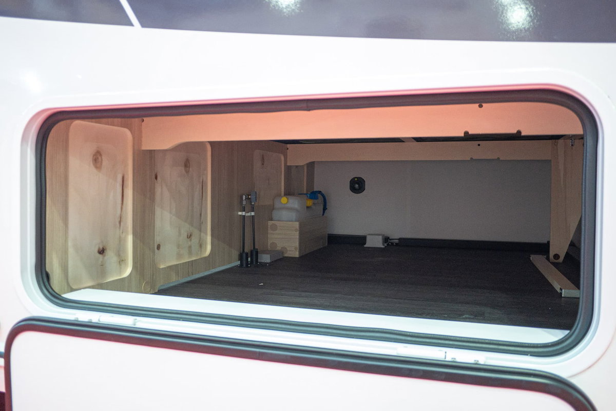 Sterckeman Easy 390 CP Caravan Salon 2023 Serviceklappe