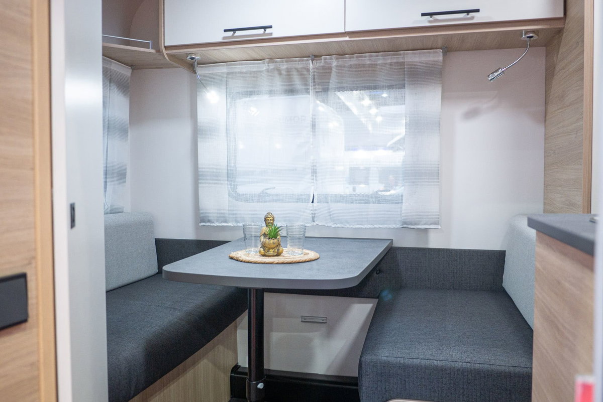 Sterckeman Easy 390 CP Caravan Salon 2023 Sitzgruppe