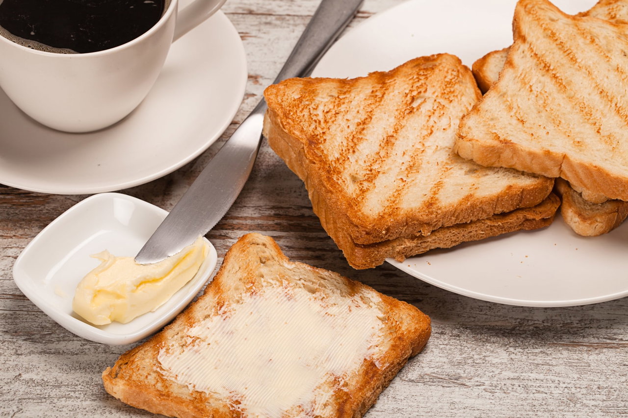 Campingtoaster Toastbrot Kaffee Butter Camping