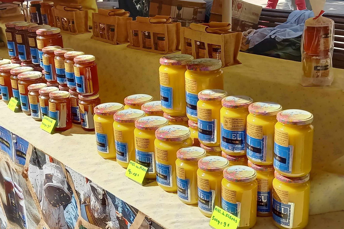 Honig aus der Provence, nicht selten ist Lavendelhonig im Angebot.