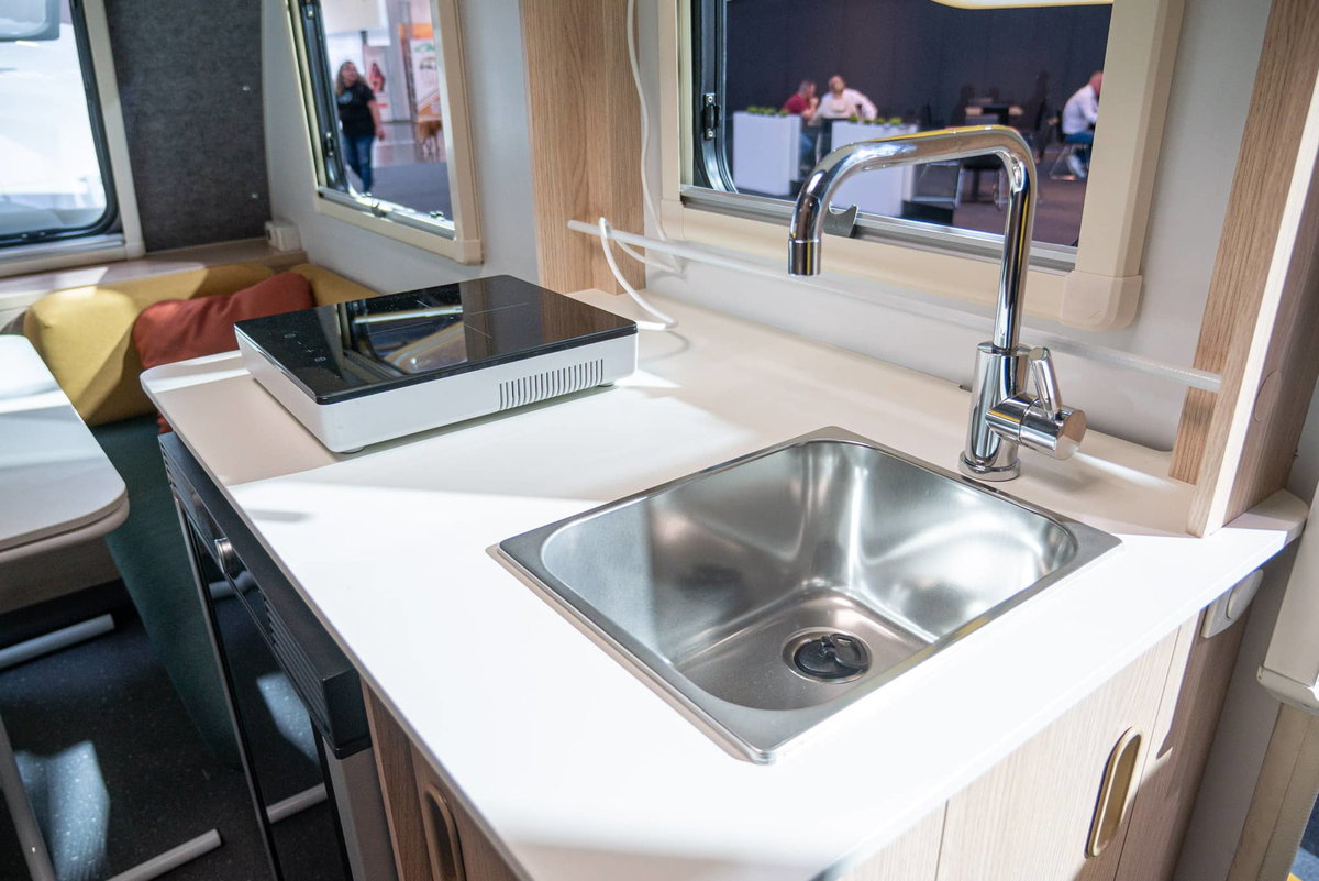 Adria Aviva Lite 360 DK 2024 Küche Caravan Salon 2023