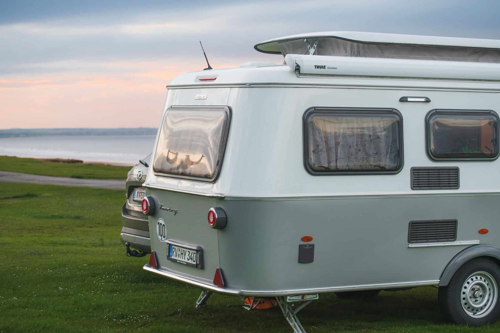 Eriba Touring im angesagten Retro-Look: zwei neue Grundrisse mit modernen Farbakzenten