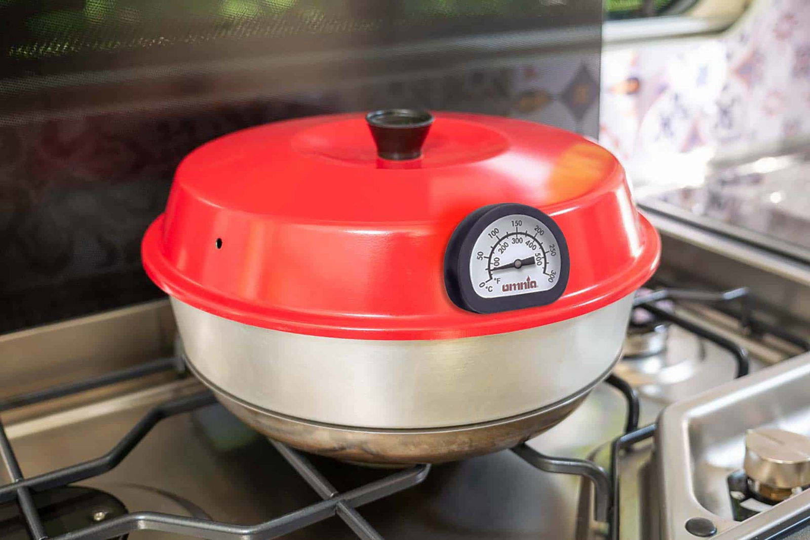 Omnia-Thermometer: Sinnvolles Zubehör für den Campingbackofen?