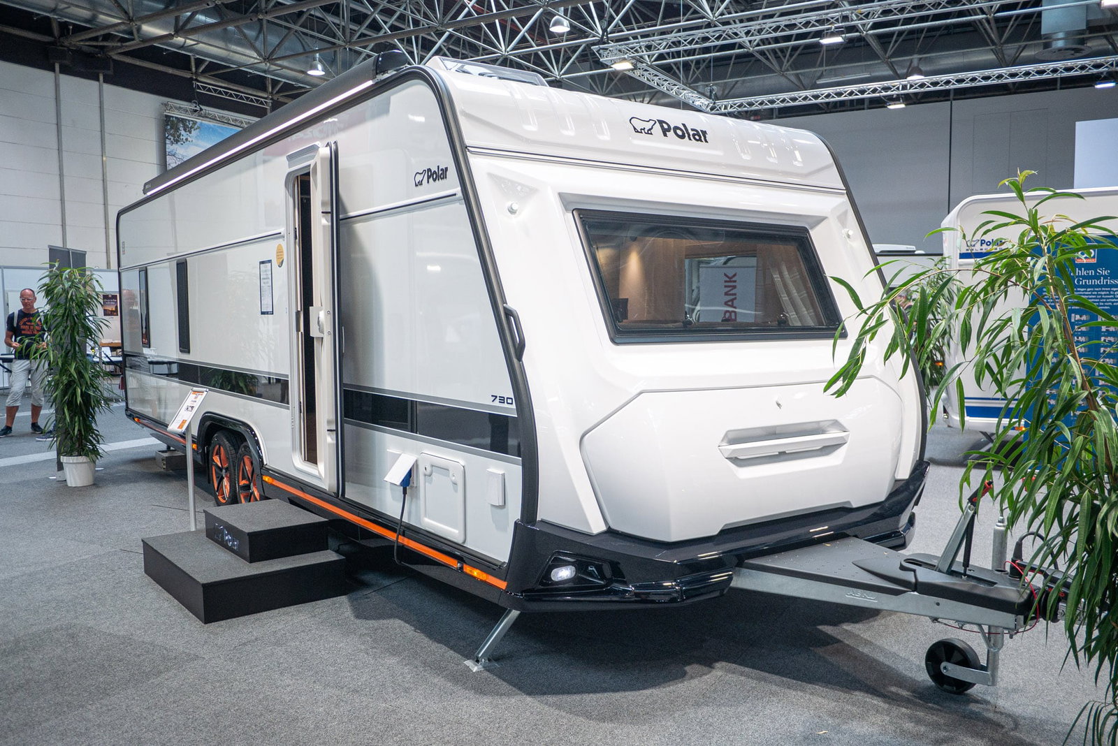 Polar Blackline 730 BQWL (2024): Luxus-Wohnwagen mit Queensbett auf Tandem-Achsen - mit 360°-Tour!