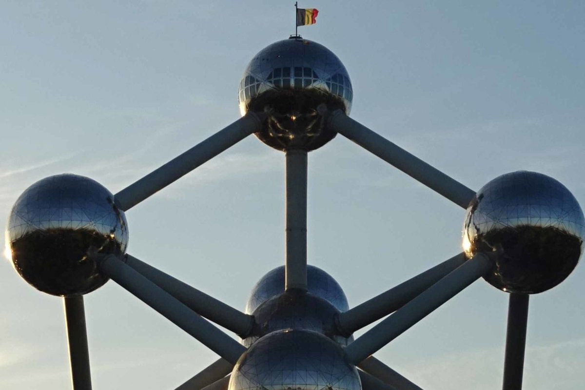 Camping in Belgien - Nicht nur in der Abendsonne beeindruckt das Atomium als imposantes Bauwerk. © Katja Scholz