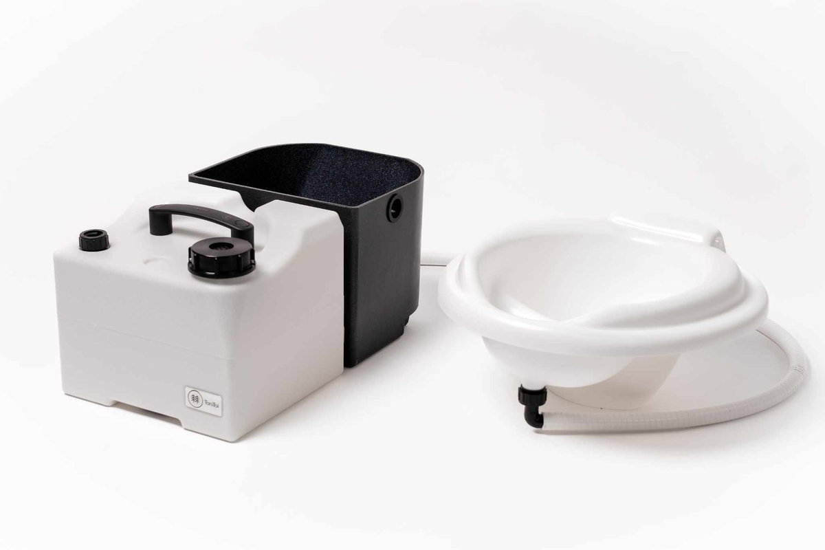 Thetford Toilette umbauen zur Trenntoilette - Mit dem ToniToi-Umrüstkit lässt sich die Chemietoilette schnell und einfach in eine Trenntoilette umwandeln. © ToniToi