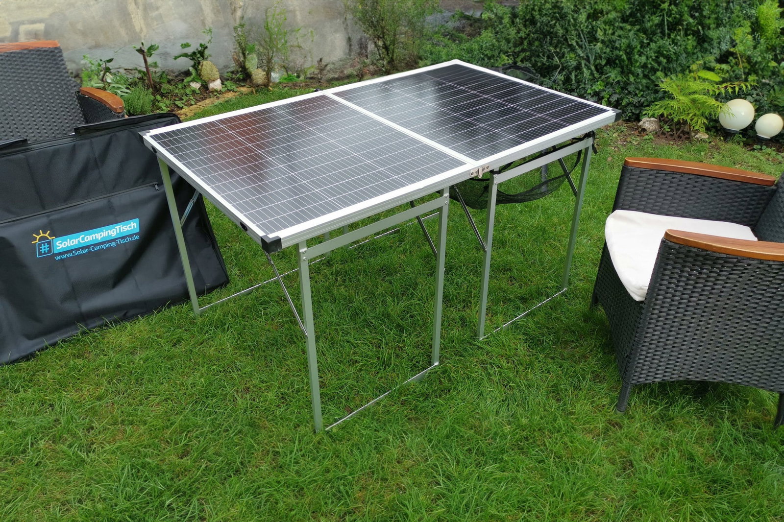 Camping-Innovation: der Camping-Solar-Tisch. Verbindet den Tisch mit einem Solarpanel. Wir finden das genial!