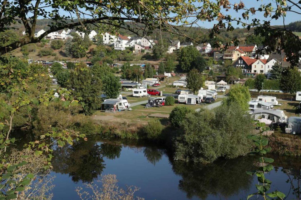 Camping in der Nähe spektakulärer Höhlen in Deutschland - Kristallhöle