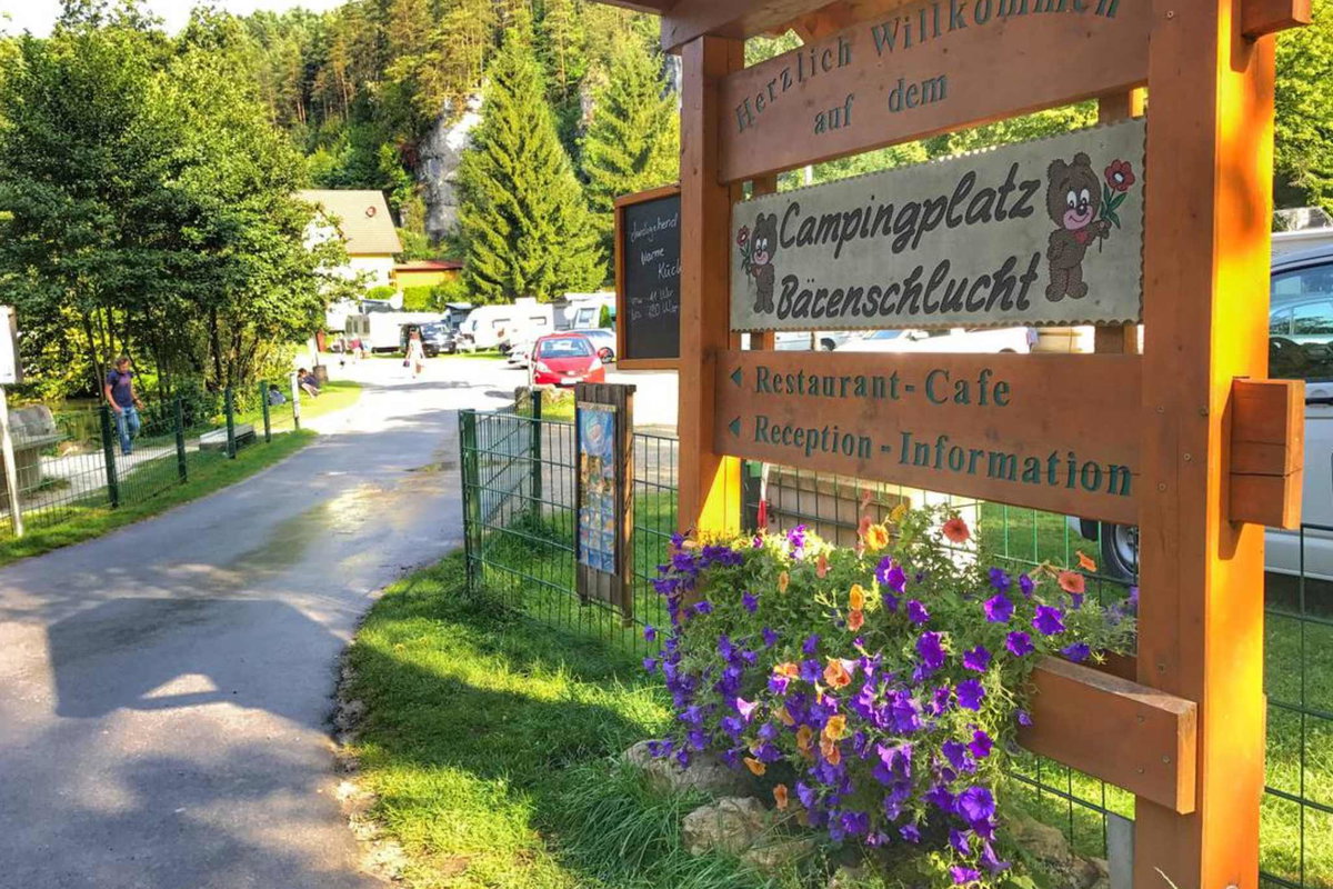 Camping in der Nähe spektakulärer Höhlen in Deutschland - Teufelshöle