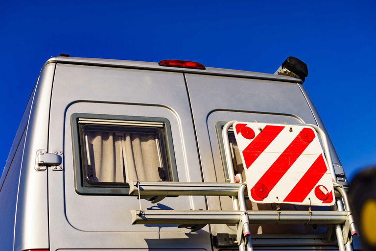 Warntafeln für Wohnmobile und Wohnwagen in Europa
