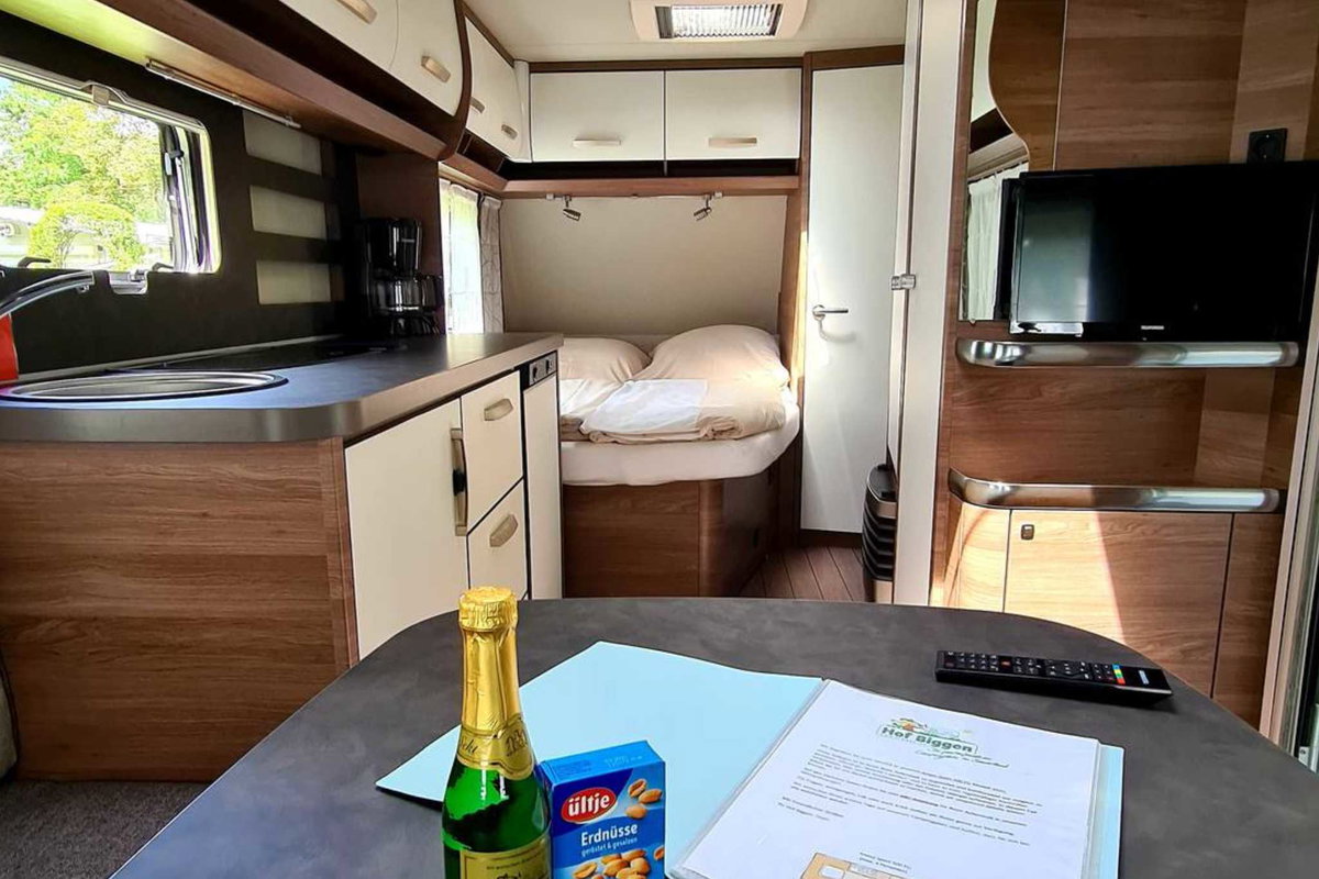Wohnwagen auf Campingplatz mieten - Hof Biggen - Auch im Sauerland kannst du Wohnwagenflair genießen - ganz einfach mieten und anreisen. © camping.info