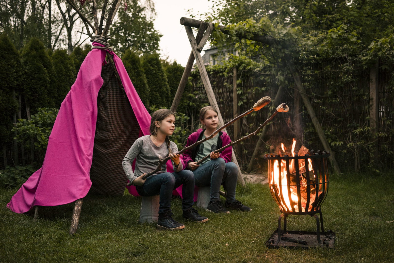 Stockbrot in Minuten: Der Camping-Trick mit Pizzateig