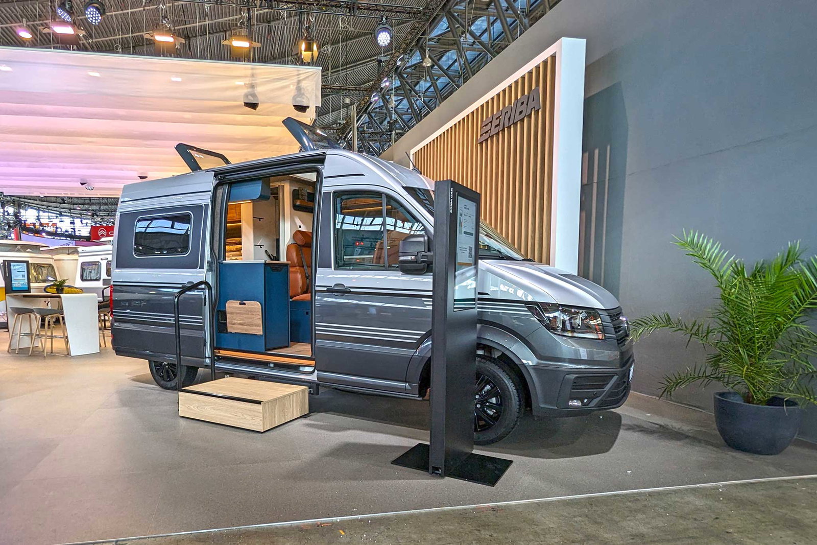 Hymer Eriba Car 600 (2024) - kompakter Camper für kleine Familien und Paare mit offenem Raumkonzept