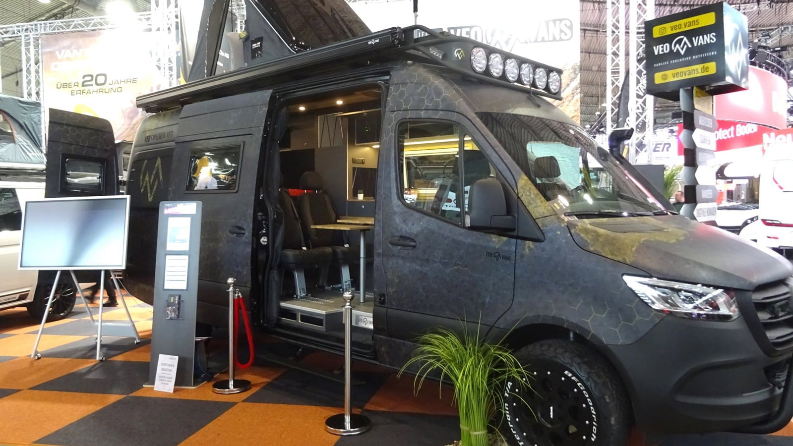 Kastenwagen-Neuheiten 2024: VEO Vans Explorer Yeti - zuverlässiger Offroad-Camper mit Allradantrieb für bis zu 6 Personen