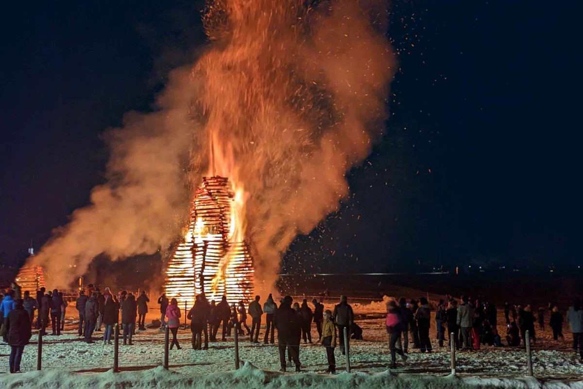 brennender Holzstapel