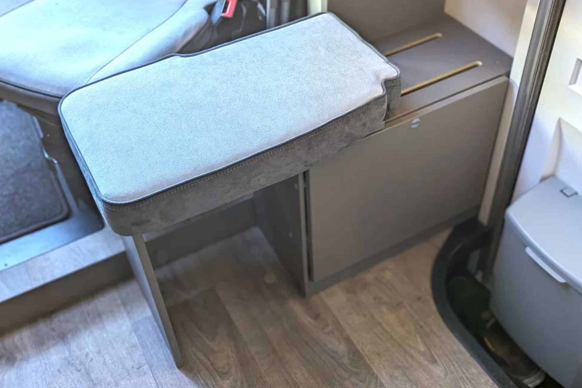 Hocker im LMC Tourer Ford