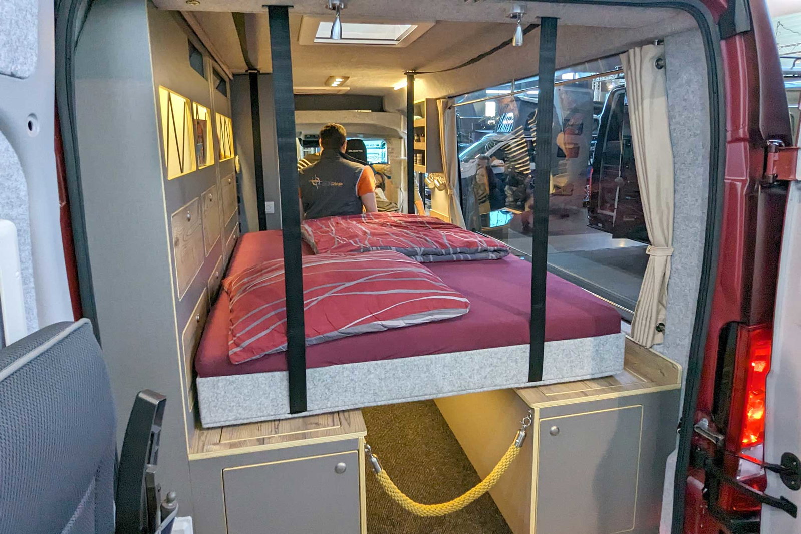 TS Buscamp Tipi XL (2024) - smarter Grundriss mit elektrischem Hubbett und Panoramafenster