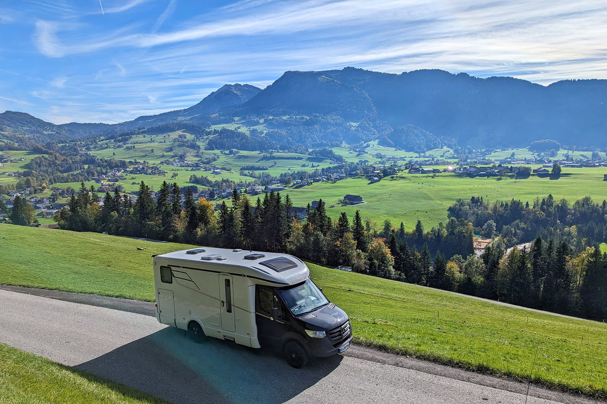 Wohnmobil in Vorarlberg Landschaft